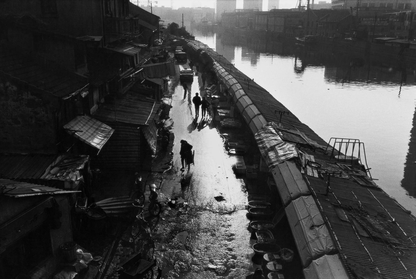 展览|看展览｜苏州河：陆元敏与他的年轻摄影师朋友们