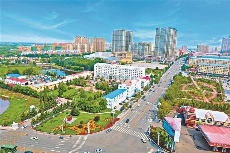 在建中的省百大项目"博航染料" 供图 绥化市委宣传部贯穿始终的党史