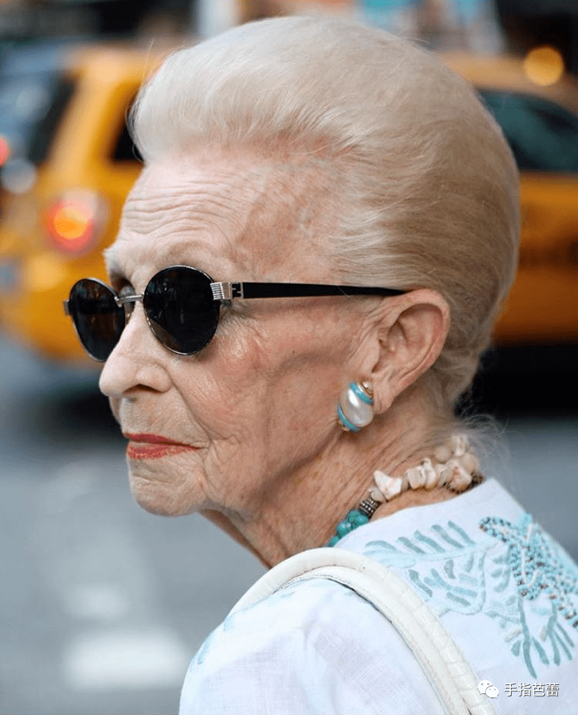 老奶奶们的时尚街拍不止潮流酷感更有活力个性令人钦佩