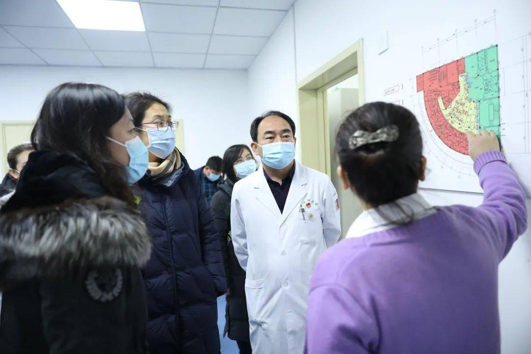 丹东市副市长时燕到凤城市中心医院调研疫情防控工作