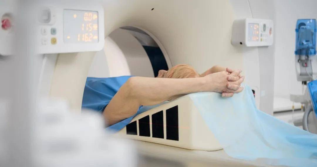 做过影像检查的人会发现:与x线,ct检查不同,在做磁共振(mri)检查前