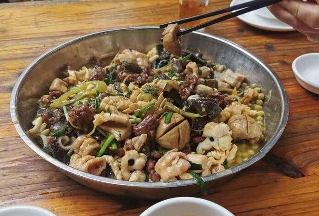 广西玉林最牛大排档,是当地一大特色,深受游客们的喜欢_方式很_的材料