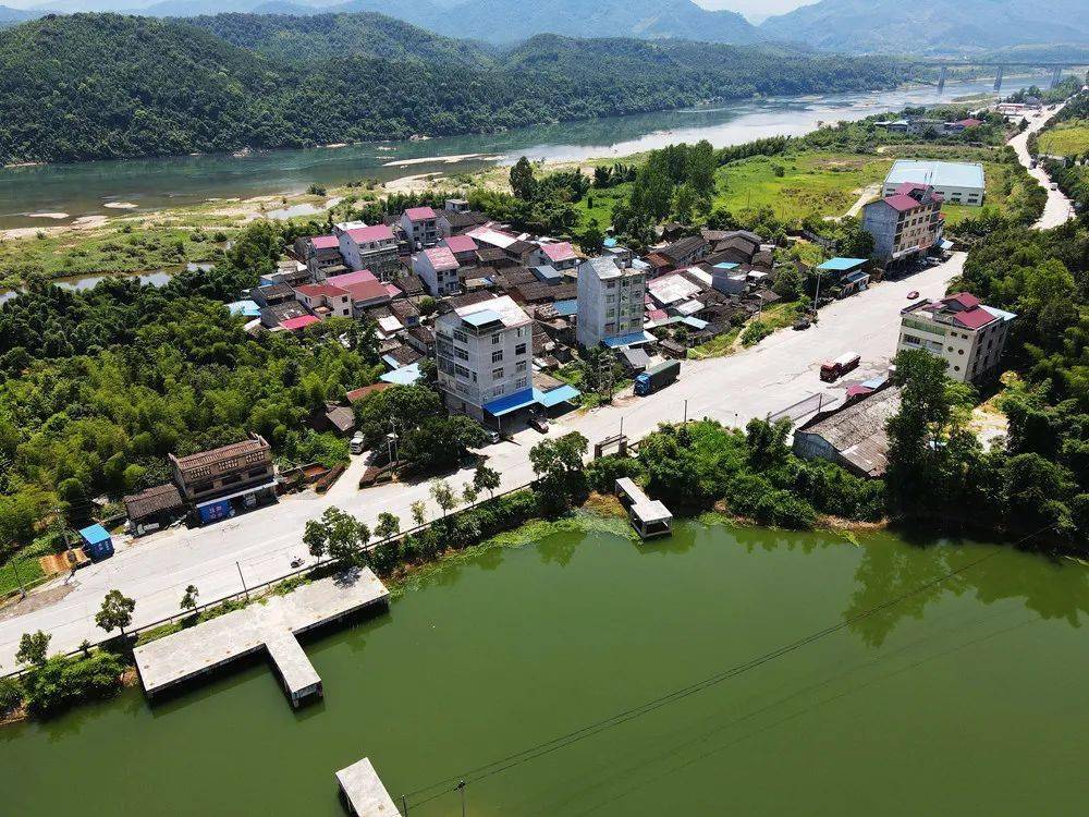 "南平市建瓯市南雅镇房村村以水美建设提升乡村风貌,品牌建设提振乡村