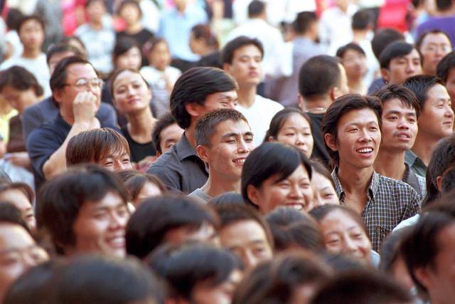 中国青少年人口_中国人口现状,五个年轻人就要养一个老人,整个城市都在负重