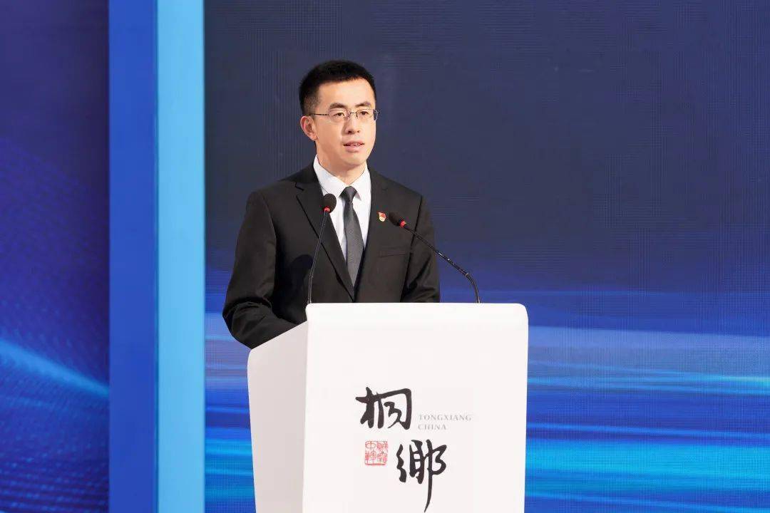 桐乡市委书记于会游在致辞时说,近年来,桐乡市委市政府在深入实施"