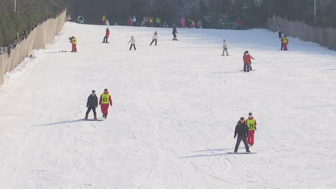 激情冰雪迎新年石家庄西部长青滑雪场元旦假期活动丰富