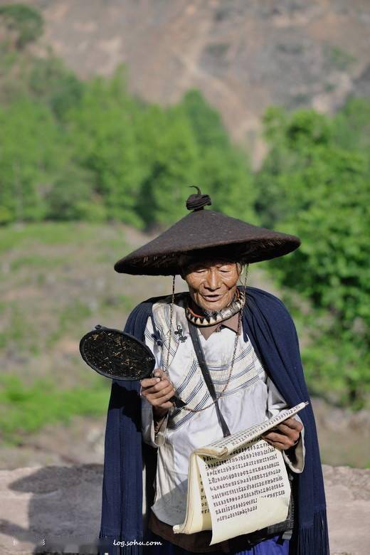 彝族毕摩图片 祖师图片