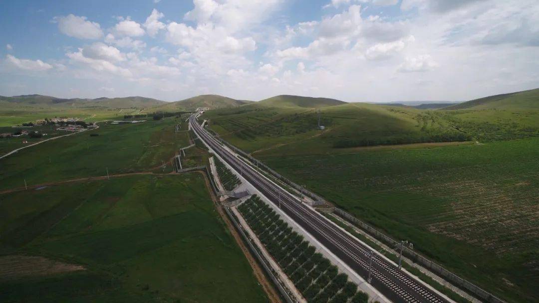 项目岳武高速明堂山隧道项目左右滑动查看更多获第十八届詹天佑大奖岳