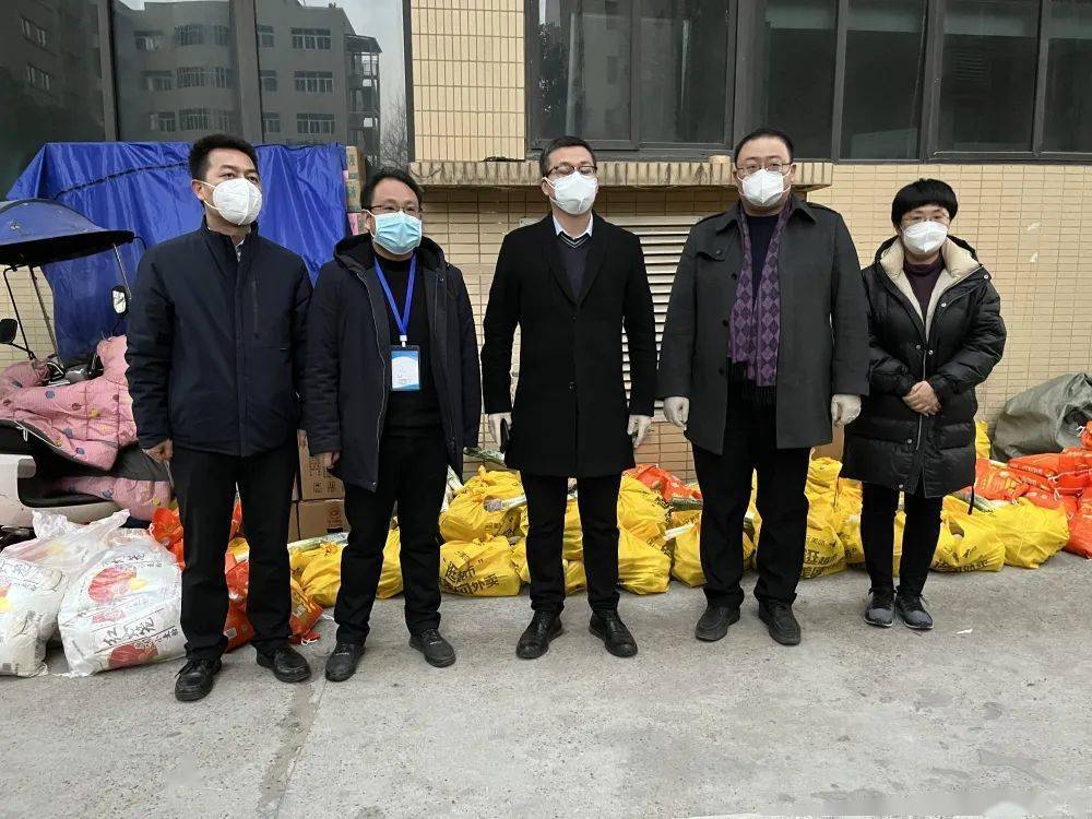 市委组织部莲湖包抓组元旦慰问送温暖浓浓关爱暖人心