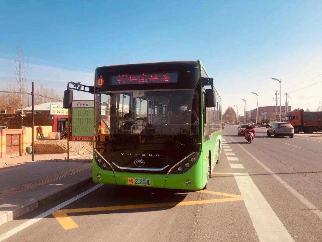 环保新能源公交车 助力百姓绿色出行_墨洛昆_洛浦县_和田市