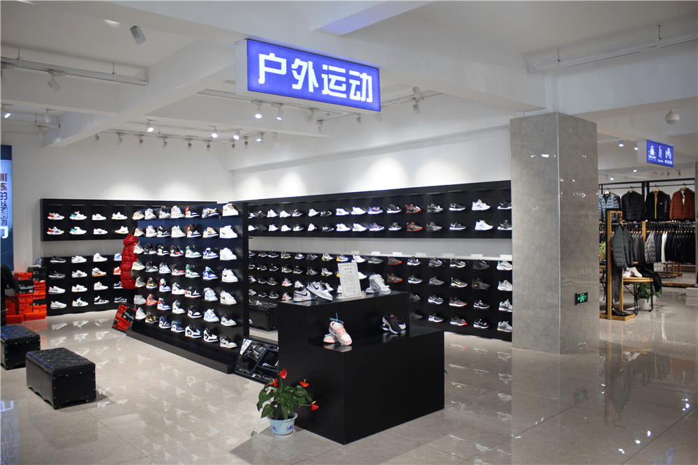 值波仕曼工厂店五周年庆典之际,元旦即日起特举行抽奖回馈顾客活动,"