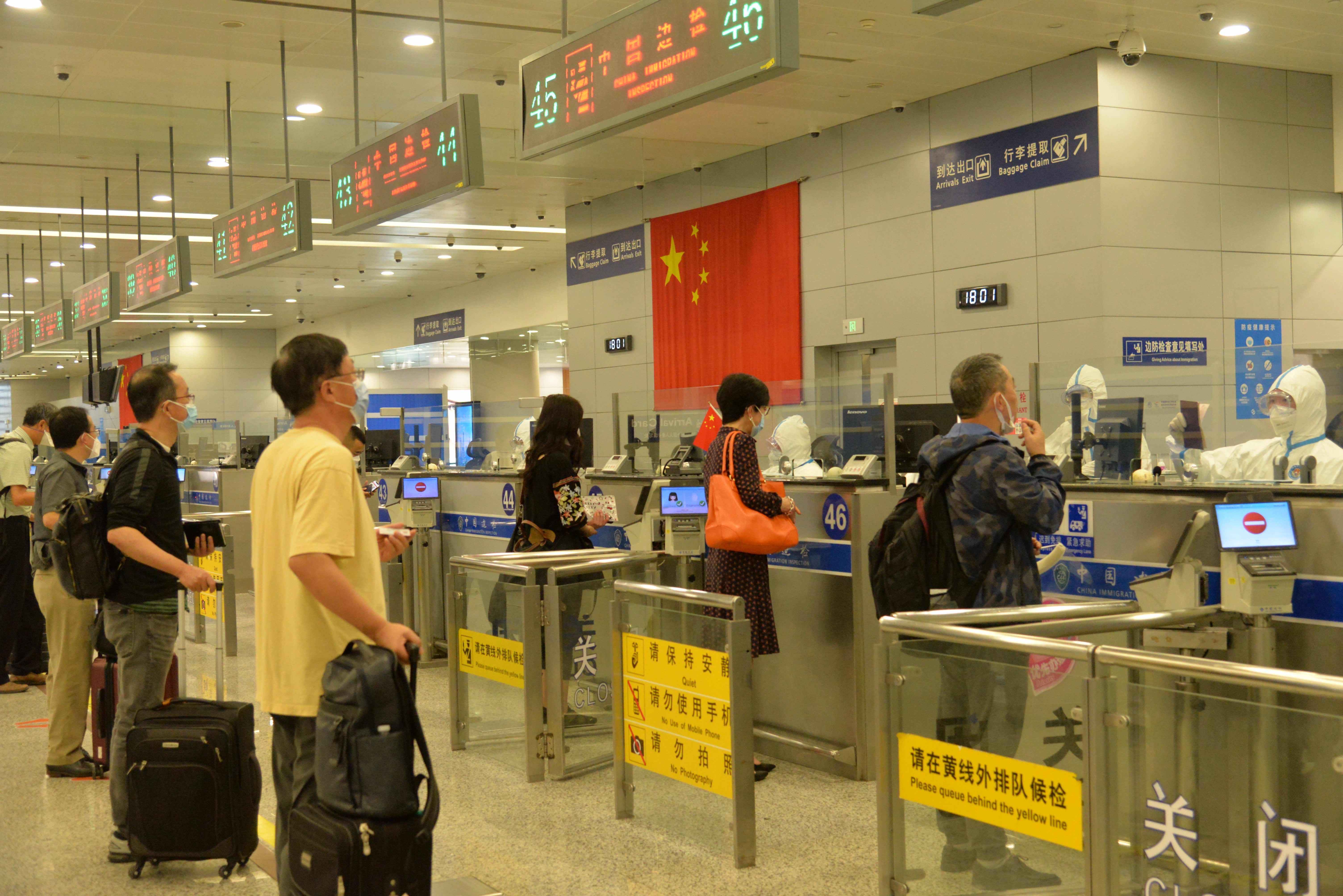 2021年，上海机场边检查验出入境旅客超200万人次