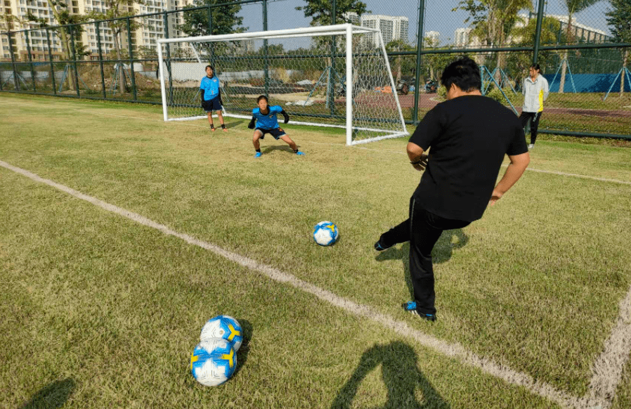 辽宁省足协女足b队在大江埠足球公园进行训练内蒙古呼伦浩特市二中