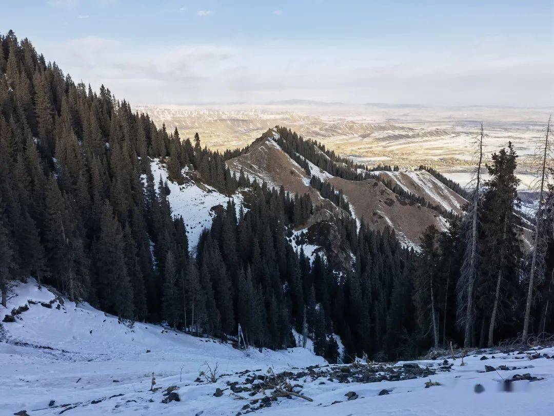 新疆滑雪圣地打卡记感受国内乃至亚洲雪场的天花板谈球吧体育(图2)