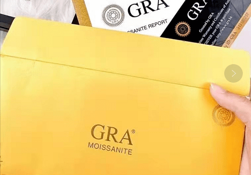 项链严选 | 新年好礼！?比钻石闪耀的莫桑钻项链+耳钉，?1克拉不到300块，再送1克拉?戒指