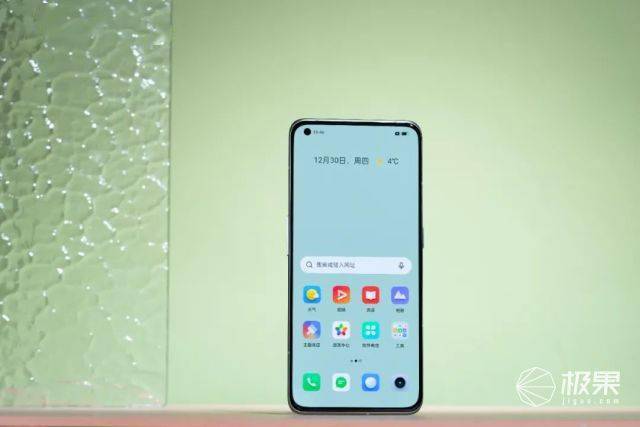 旗舰|3699起售！最广超广角，影像大升级！realme“纸”手机上手体验