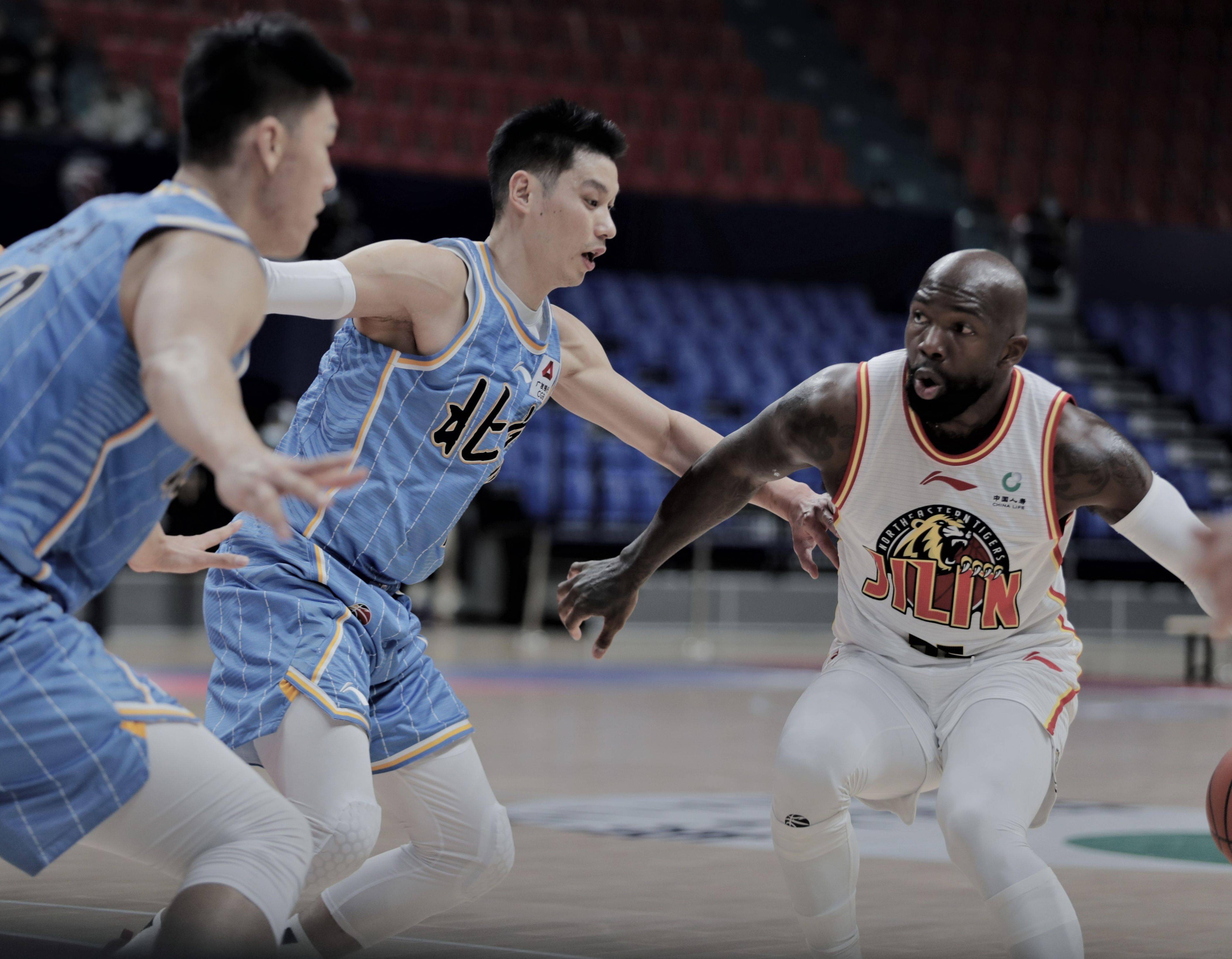 防守|首钢29分大胜吉林止连败，林书豪前三节登场奠定胜势