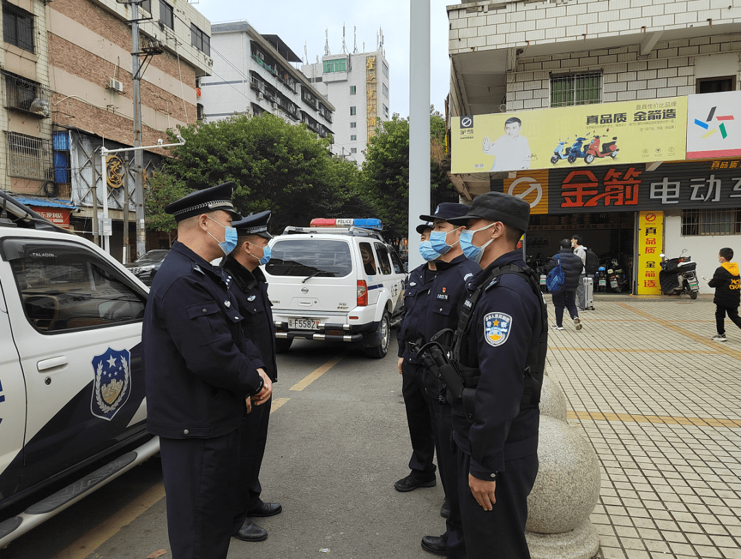 秀水派出所民警在轄區村莊開展治安巡邏管控▲長來派出所民警在樂昌