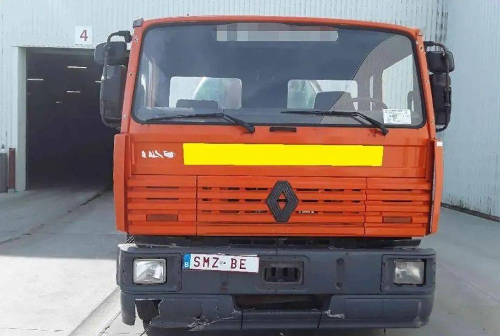 简述雷诺g系列卡车的传奇经历凸型单向方向盘代表了个性