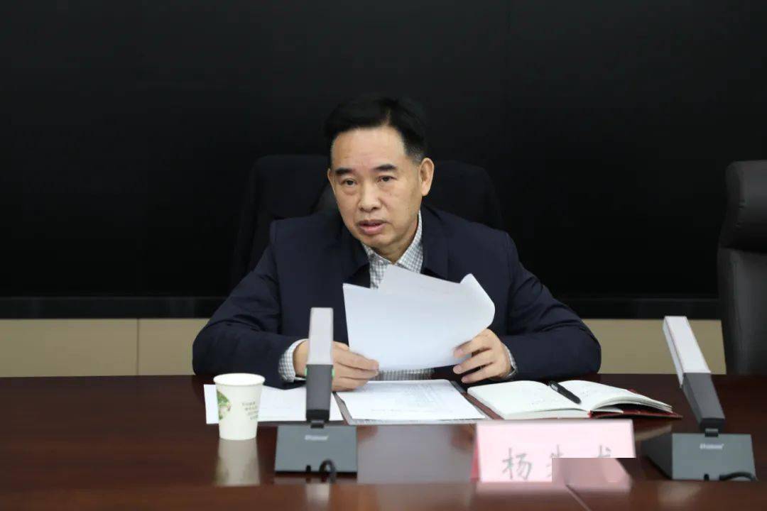 4日上午,拍马纸业集团一行拜会江陵,县领导全运宝,李先刚,罗勇,徐驰