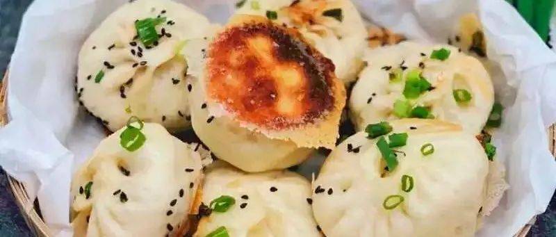 黄金生煎包,一口咬下去,肉汁四溢,满口留香_清水_面团_虾仁