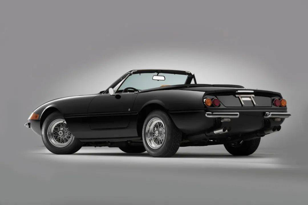 打开机盖说亮话tlv法拉利365gts黑色版试玩