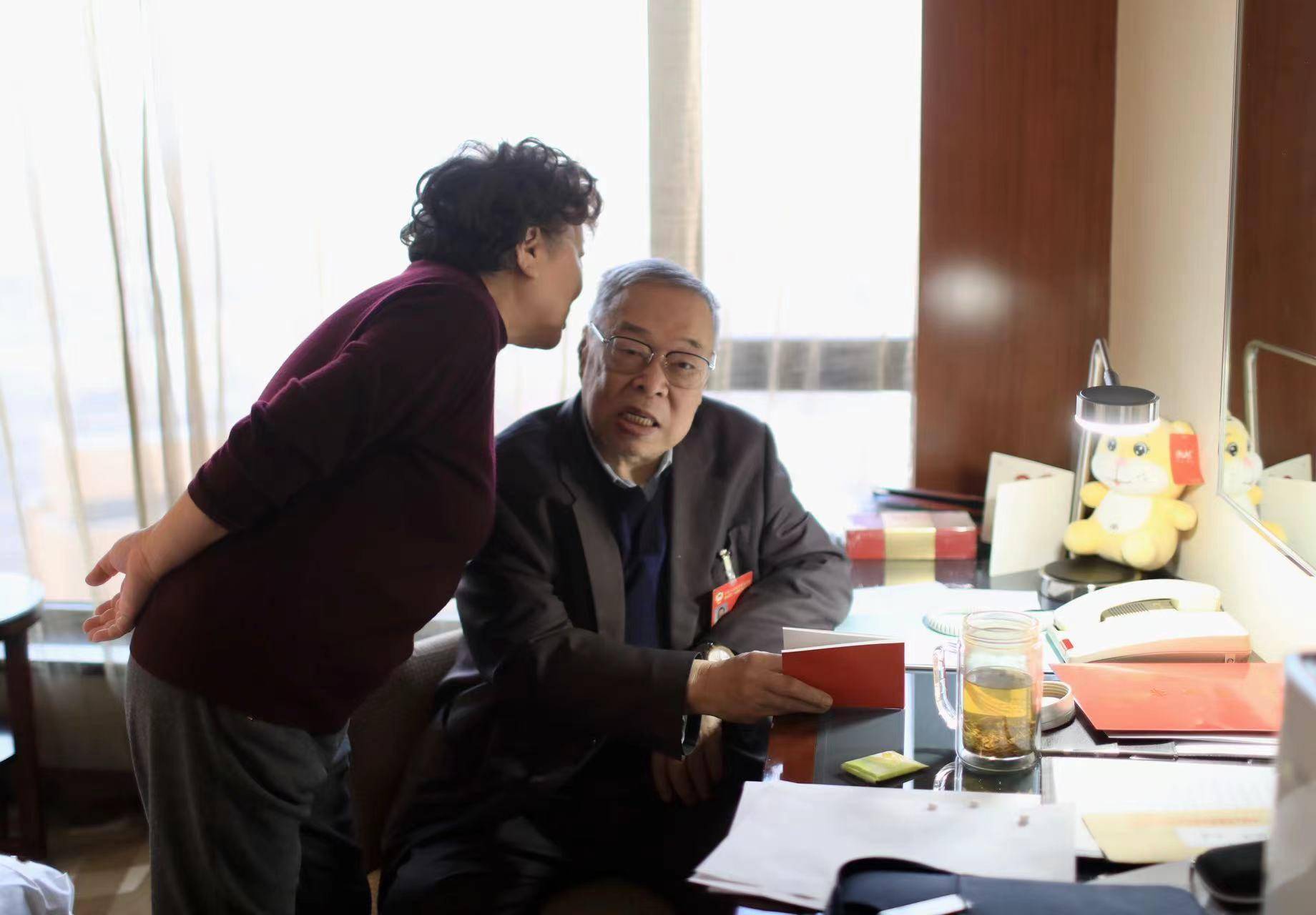 对话现场参会最年长的政协委员金毓嶂:希望再为老年群体多做些事_工作