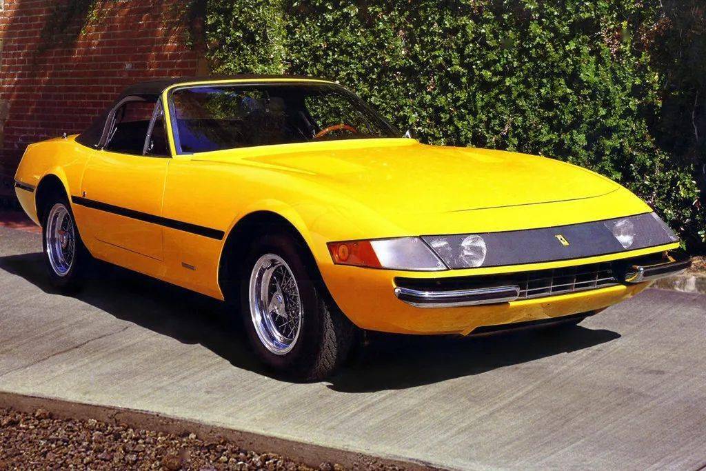 打开机盖说亮话tlv法拉利365gts黑色版试玩