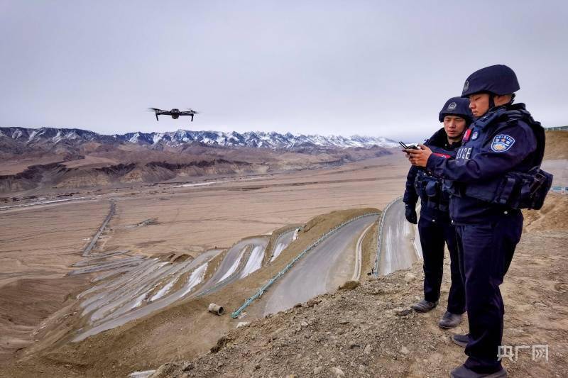 新疆：边境民警巡护“盘龙古道”