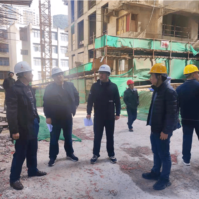 个旧市人民政府副市长邹文鸿到施工现场检查安全生产