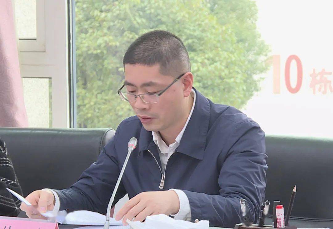 市人大代表,西秀区委副书记,区长徐杰"自担任市人大代表以来,我始终