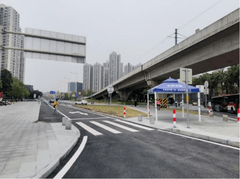 市三医院停车场 6904f4b77d8b49a88d644d3517aa5b01.png