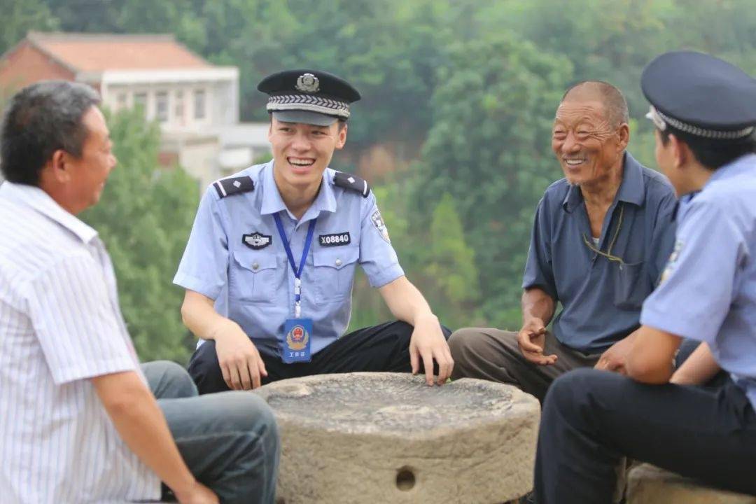 你好警察节阳城公安做一名带着微笑前行的人民警察