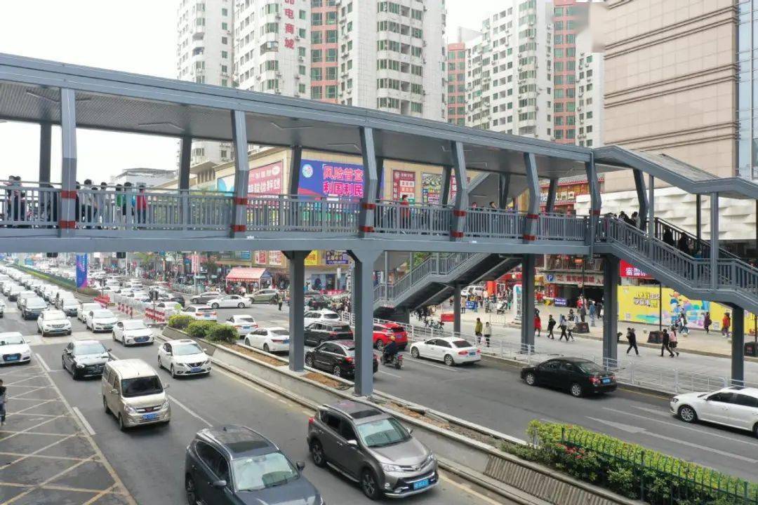 超方便东莞又一座人行天桥建成位于黄河时装城商圈