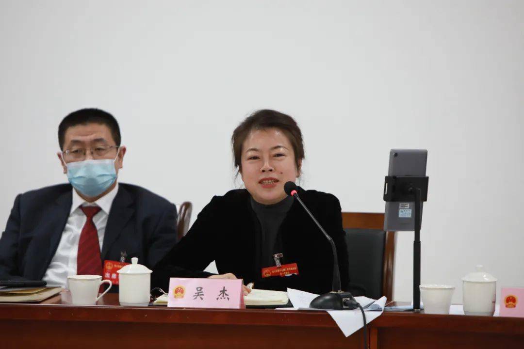 姚华明参加鲅鱼圈代表团分组审议