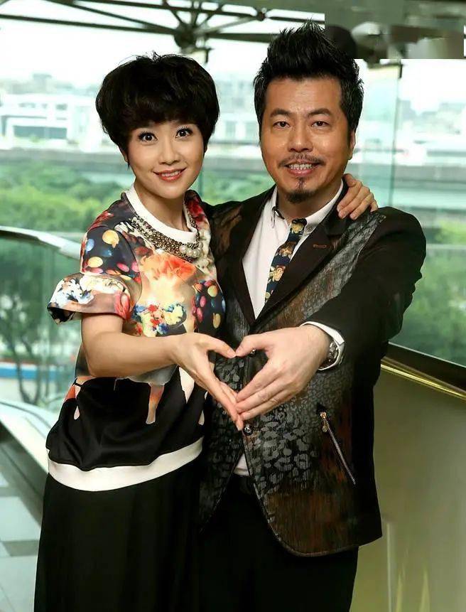 自曝在内地直播实现财富自由,月营收超4600万_寇乃馨_黄国伦_工作