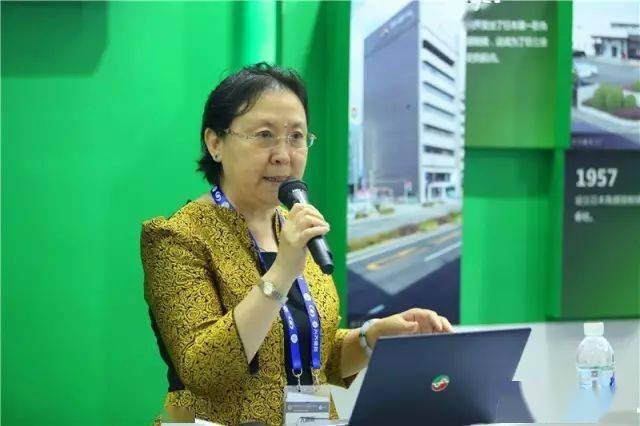 《角膜接触镜矫正婴幼儿先天性白内障术后无晶状体眼》亢晓丽教授目前