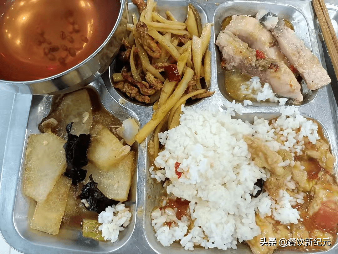 待遇差不了员工餐其实就是一家企业的内部福利的体现,如果员工餐伙食