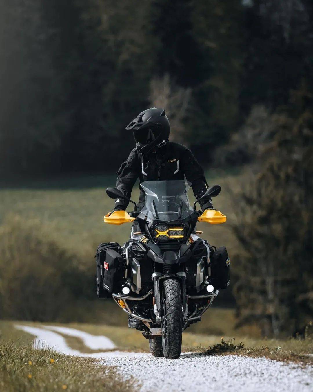 这一期壁纸,咱们聊聊很多人adv的梦想吧,宝马1250gsjc君和你一起聊