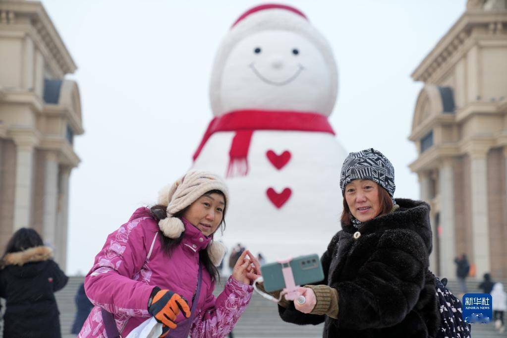 雪人,哈尔滨,松花江畔,雪人|巨型雪人亮相哈尔滨松花江畔