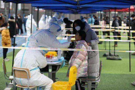 结果|天津新增20例阳性感染者，含9名未成年人，校园封闭式管理——