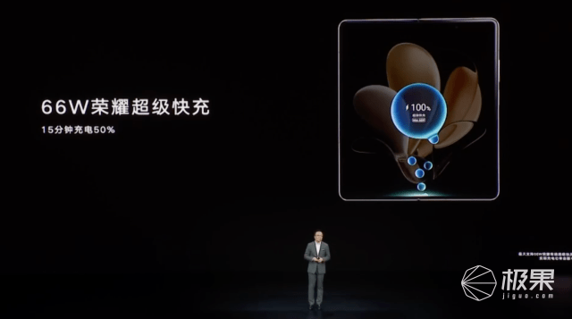 荣耀发布「最薄」折叠手机！内外屏都好用，还有骁龙8加持…9999元起！