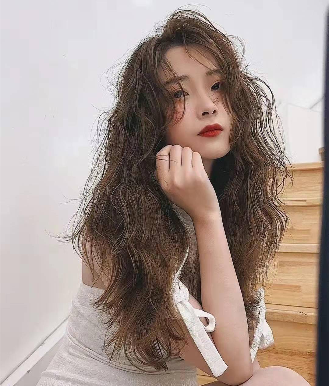 今年最火的三种烫发巴西卷法式卷和羊毛也是容易翻车的发型