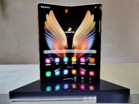 OPPO Find N预约量破100万 主流厂商不放弃 折叠屏手机真的有望脱离小众吗