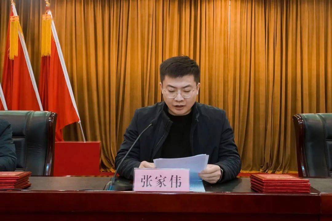 团区委书记张家伟对2021年度青年志愿者协会开展的工作表示充分的肯定