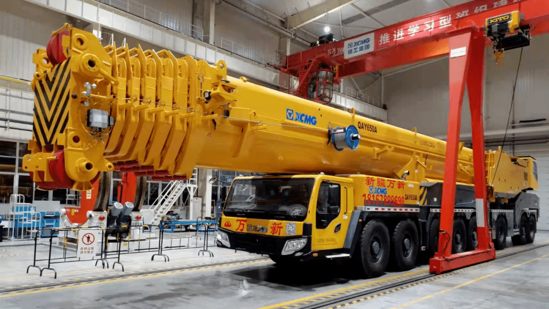 中国最大汽车吊2000吨图片