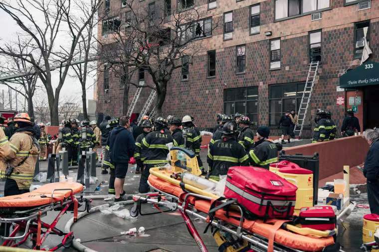 纽约一公寓楼火灾已致19人死亡