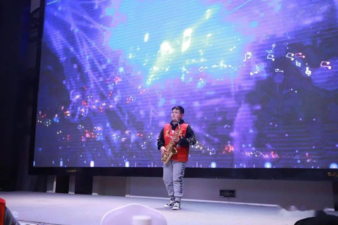 萨克斯伴奏想你的时候问月亮曲谱_想你的时候问月亮曲谱
