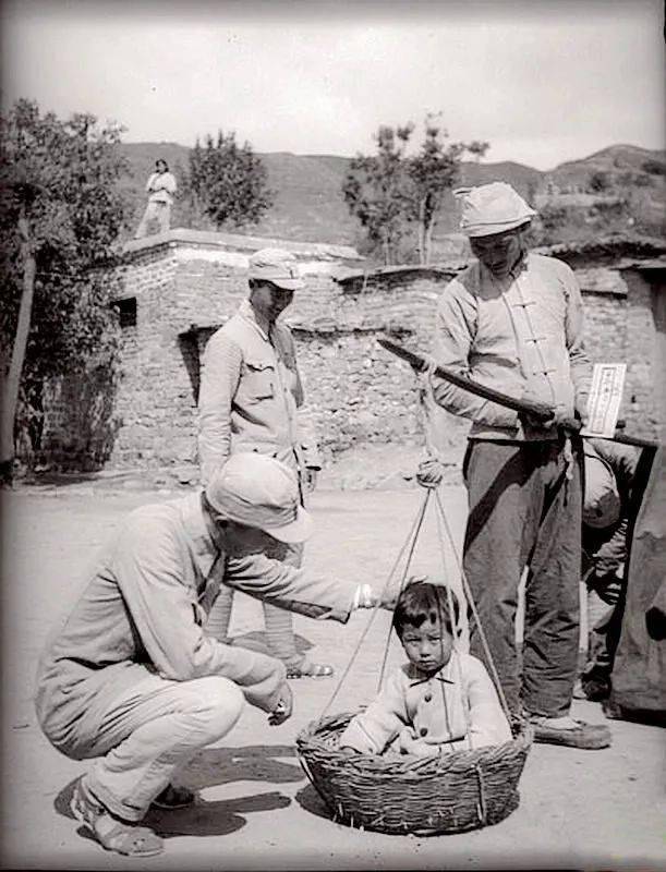 一个党史人物日军杀害了无数中国孩子他却决定收养日本孤女