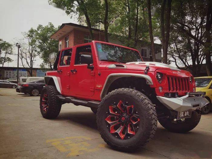 四门红色牧马人改装篇烈焰红马